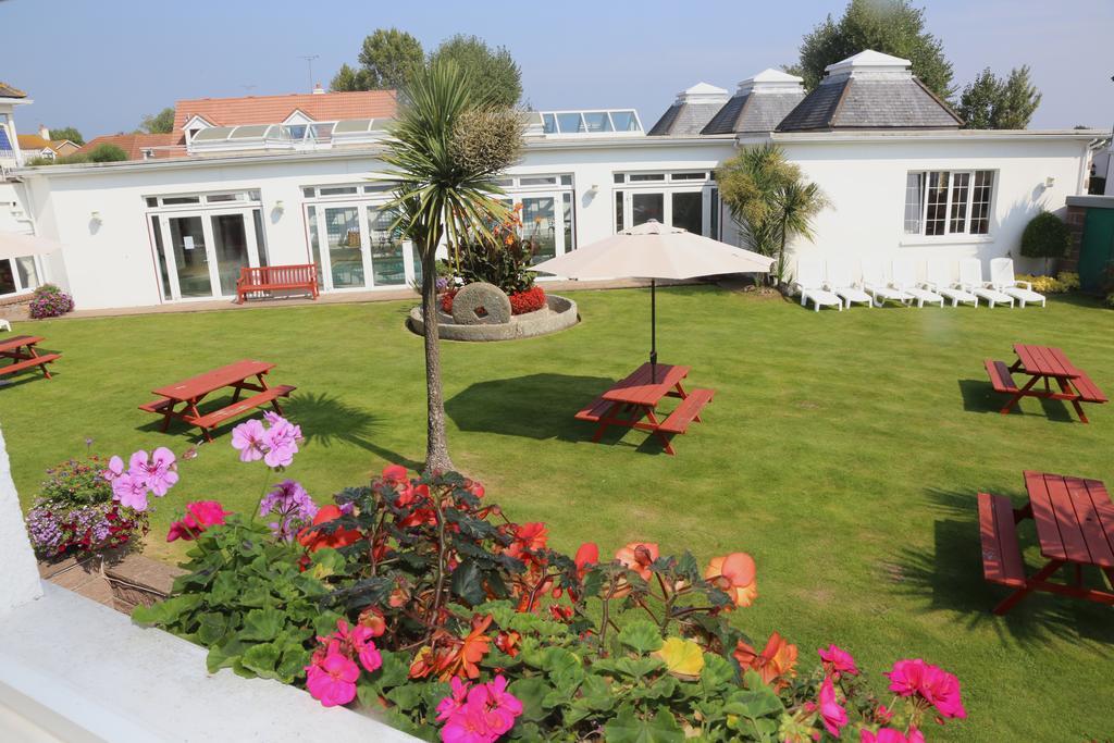 Beausite Hotel Grouville Exteriör bild